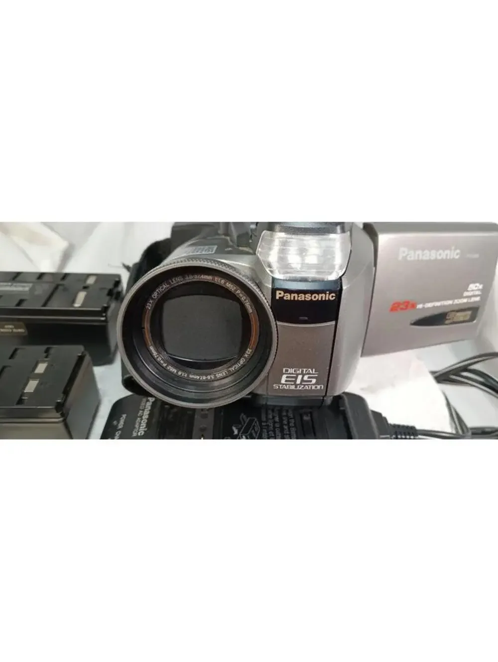 Panasonic PV-L678 Palmcorder Palmsight VHS-C Camcorder 23x Zoom Pre-Owned